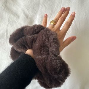 Emijay Giant Teddy Scrunchie